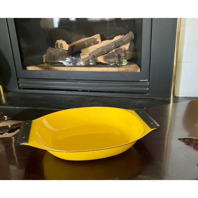 1960s Cathrineholm Yellow Enamel Paella Dish - Grete Prytz Kittelsen A vibrant icon of Scandinavian modern design, this...