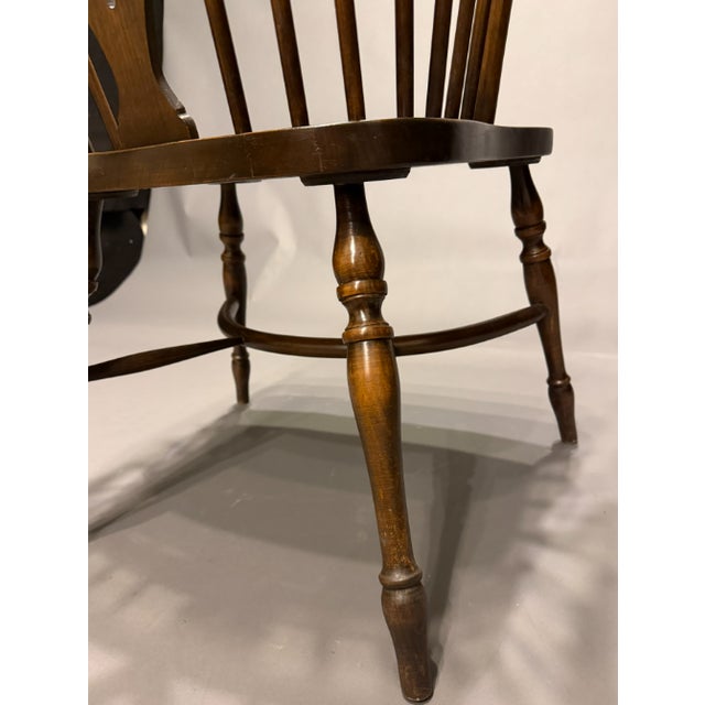 American Windsor Style Splat Back Armchair, Birch Wood, Late 20th Century (C. 1985) For Sale In Indianapolis - Image 6 of 8