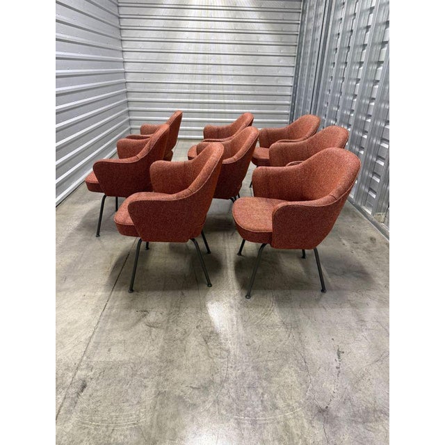 The Saarinen Executive arm chair with tubular legs is perhaps the most versatile dining chair known from the Mid-Century...