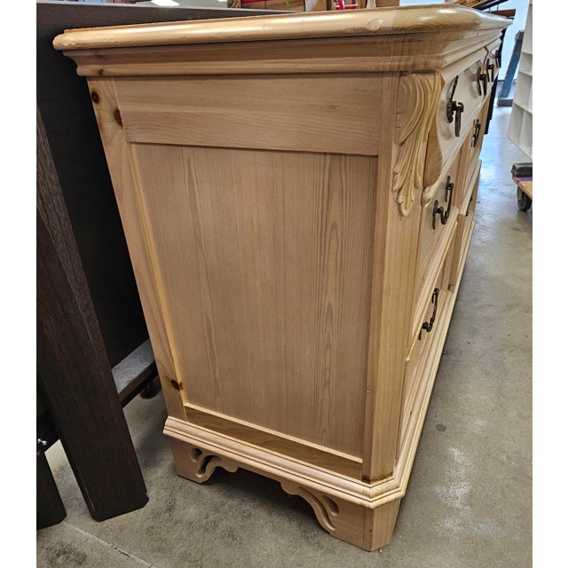 Late 20th Century Lexington Furniture Cream Painted Double Dresser For Sale In Washington DC - Image 6 of 14