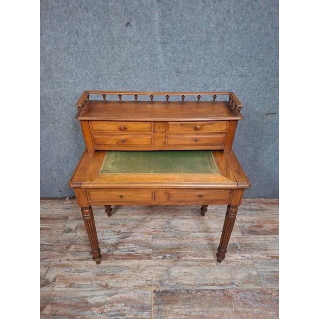 Antique Louis Philippe Style Desk with Stepped Drawer - Walnut - 19th Century - 6 Drawers - Leather Top Charming antique...
