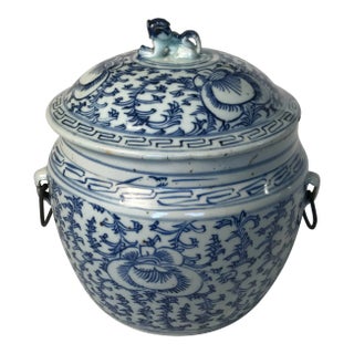 Tongzhi Era C.1870 Foliate Decoration Covered Porcelain Ginger Jar, Iron Handles on the Sides and Foo Dog Ceramic Handle on the Lid For Sale