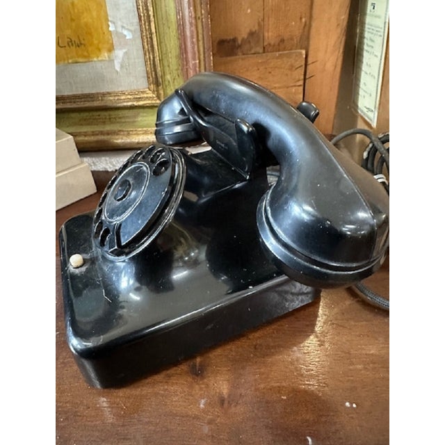 Mid-Century Modern Bakelite Rotary Telephone from Siemens, 1950s For Sale - Image 3 of 11