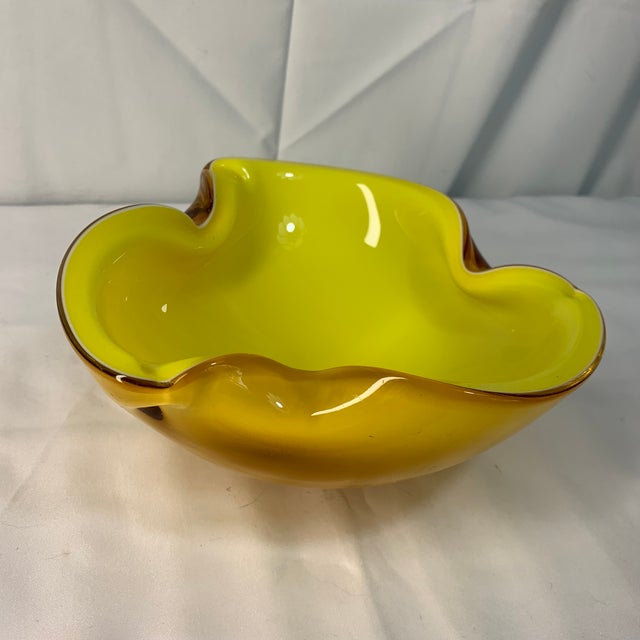 Mid-Century Modern Vintage Mid-Century Italian Murano Sommerso Yellow & Amber Glass Tri-Lobed Bowl For Sale - Image 3 of 8