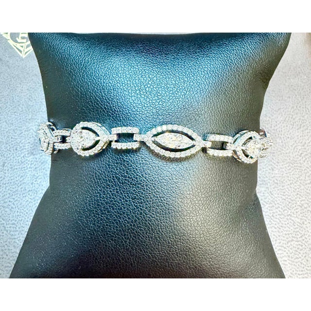 Metal 6.45 Ct Natural Trillion, Square , Round & Marquise Shape Diamond Bracelet 18kg For Sale - Image 7 of 8