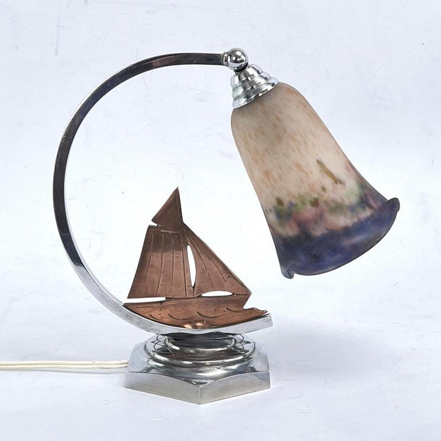 Art deco table lamp with ship sculpture - sign. Muller . Pate de verre - 1930s this original table lamp impresses with its...
