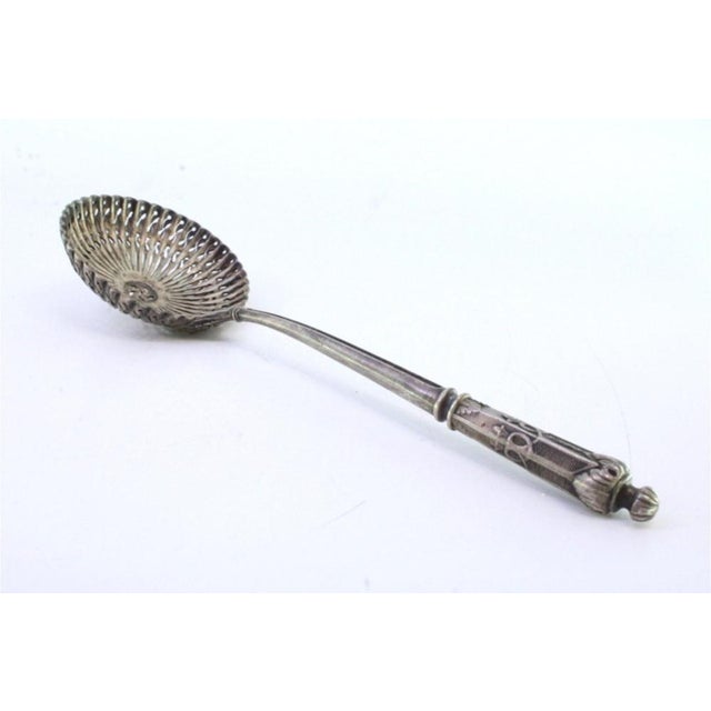 Shell-Shaped Silver Sprinkling Spoon with Handle Reliefs For Sale - Image 4 of 9