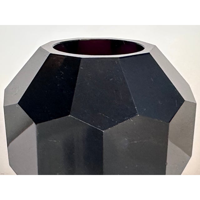 Art Nouveau Faceted Hand-Cut Crystal Glass Vase attributed to Josef Hoffman for Ludwig Moser & Söhne, Karlsbad, 1920s For Sale - Image 3 of 12