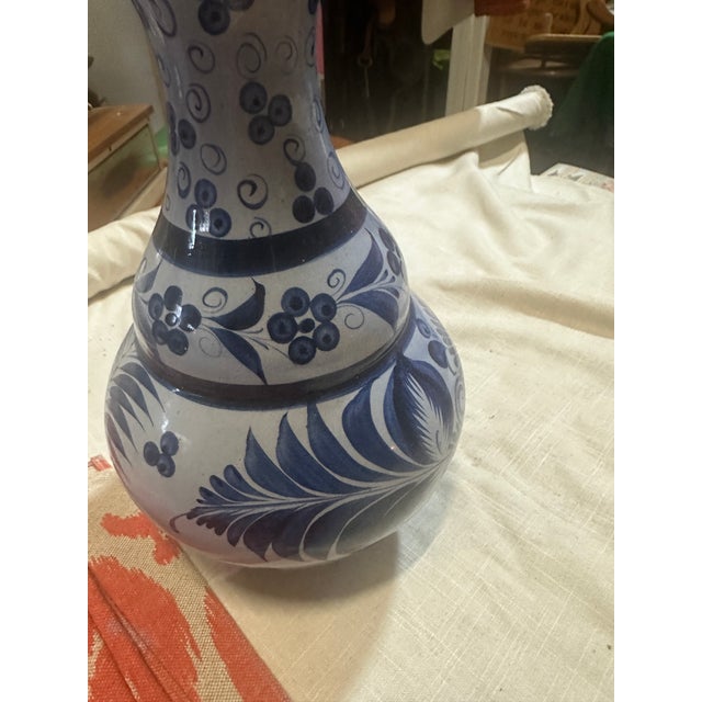 1970s Large Blue and White Ceramic Vase For Sale In Atlanta - Image 6 of 7