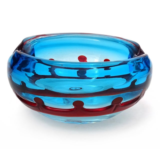 Beautiful vintage Murano hand blown Summers blue and red Italian art glass ashtray / bowl. The piece is documented to the...