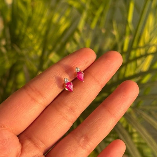 English 1ct Natural Ruby & Diamond Toi Et Moi Stud Earrings in 14k Yellow Gold- 2 Pieces For Sale - Image 3 of 15