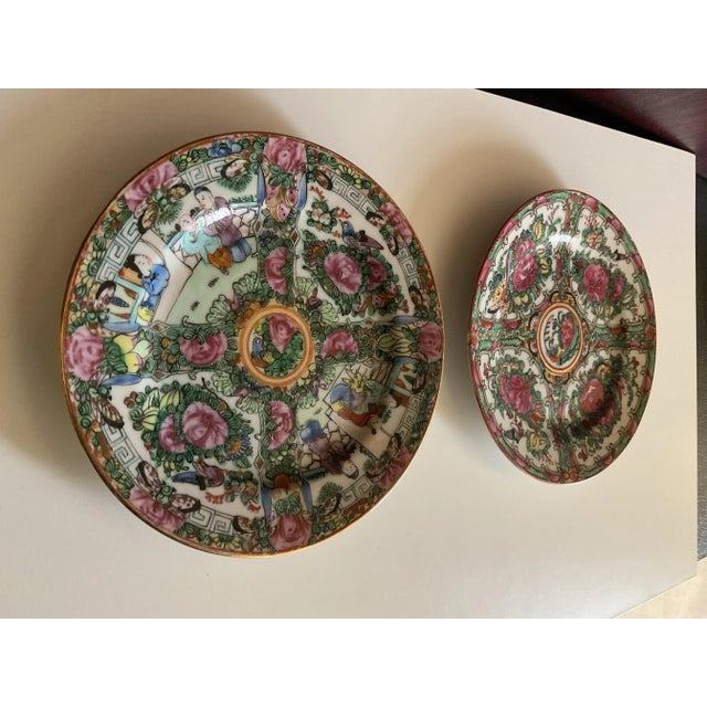 Chinese A Pair of Antique Chinese Famille Rose Medallion Plates For Sale - Image 3 of 11