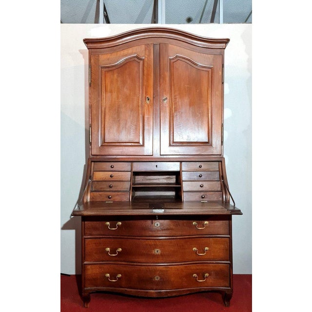 Louis XV Curved Walnut Chest of Drawers For Sale - Image 4 of 7