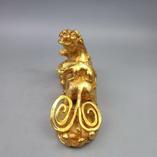 Traditional Gilt Bronze Guardian Lion Family Sculpture – 5.5" Foo Dog Group With Cubs For Sale - Image 3 of 9