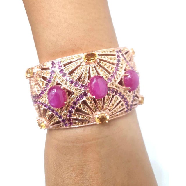 Bochic “Capri” Vintage Ruby, Amethyst & Sapphire Cuff Set In 18K & Silver For Sale - Image 4 of 6