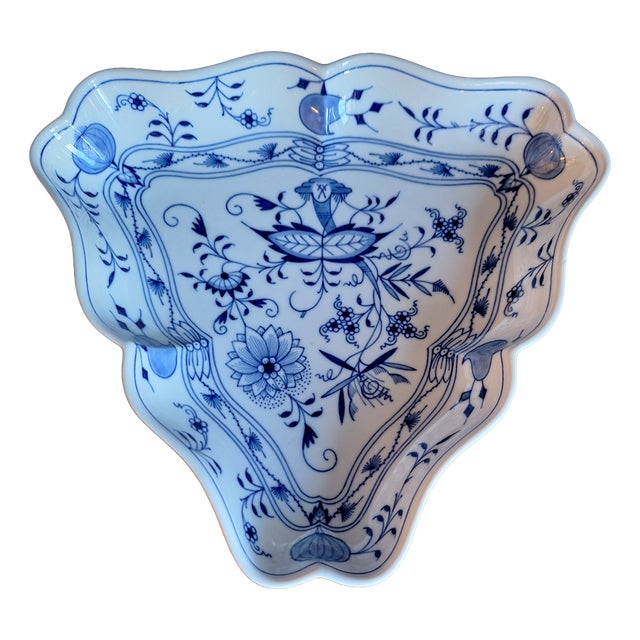 Vintage Triangular Zwiebelmuster Serving Bowl from Meissen, 1970s For Sale
