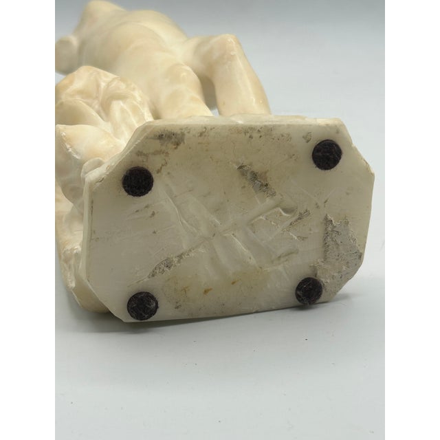 Early 20th-Century Grand Tour Italian Carved White Marble Statuette After the Venus of Cyrene For Sale - Image 18 of 18