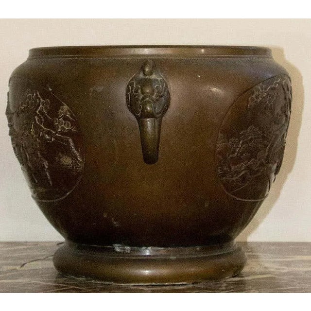 1900 - 1909 China Bronze Pot Cover with Palace Courtyard Scenes, 1900s For Sale - Image 5 of 9