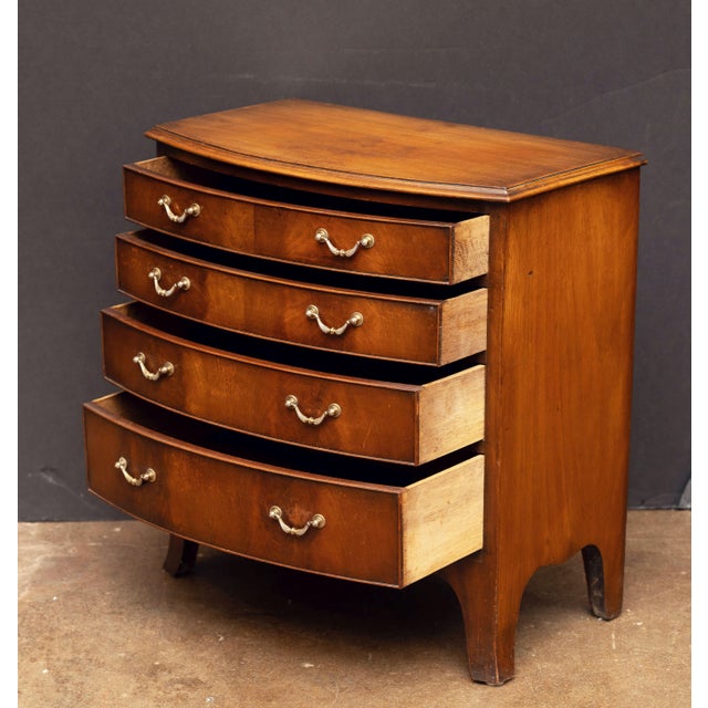 English Bow Fronted Small Chest of Mahogany With Four Drawers For Sale - Image 4 of 8
