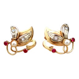 Flower-Shaped Gold Earrings with Diamond Chips, Set of 2 For Sale