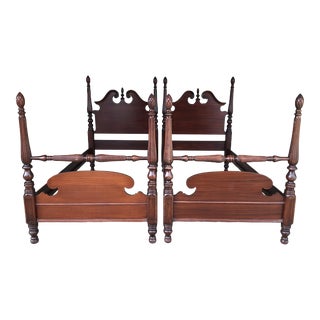 Vintage High Quality Mahogany Chippendale Style Pineapple Poster Twin Beds - a Pair For Sale