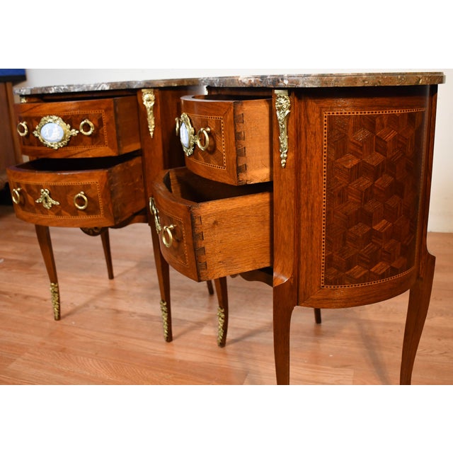 1890s Antique French Louis XV Walnut Marble Top Pair Nightstands Bedside Tables For Sale - Image 12 of 18