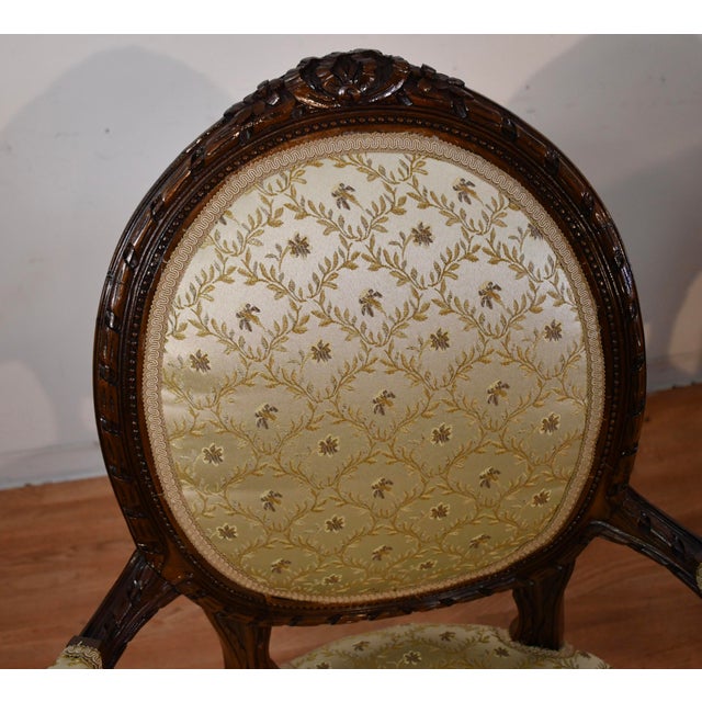 French 1930s French Louis XV Carved Walnut Set of 6 Dining Room Chairs / 2 Arm & 4 Side For Sale - Image 3 of 18
