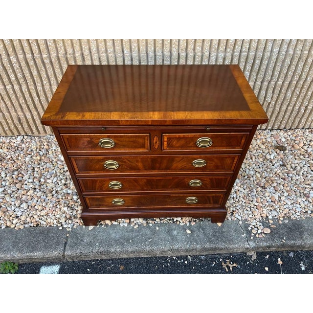 Late 20th Century Hekman Copley Place Georgian Chippendale Style Inlaid Flame Mahogany Bachelors Chest/ Nighstand For Sale In Washington DC - Image 6 of 18