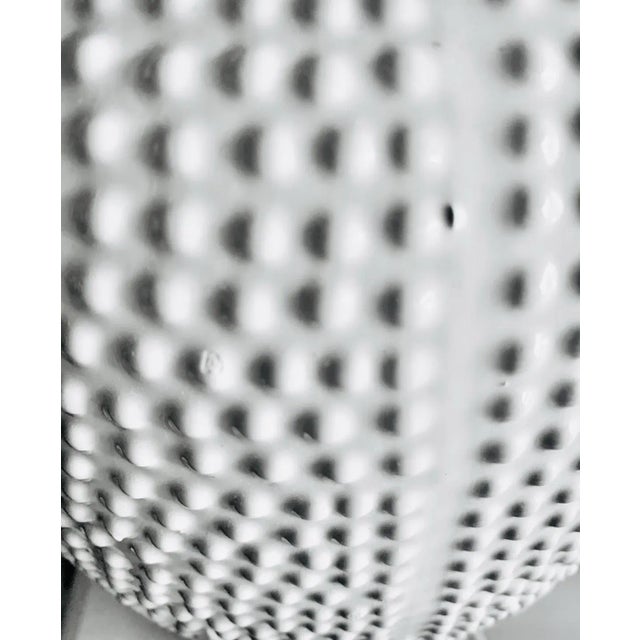 Mid-Century Modern Large Off White Painted Metal Vintage Mid Century Leaf and Hobnail Design Painted Metal Table Lamp by Tyndall For Sale - Image 3 of 7