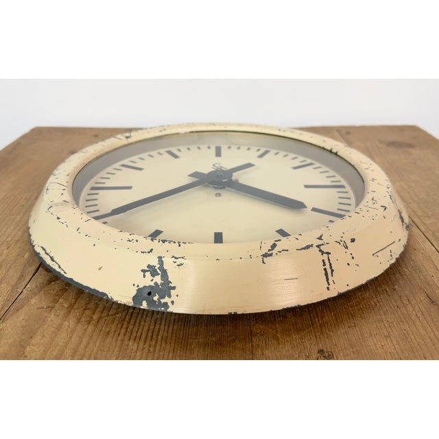 Vintage Industrial Factory Wall Clock from Siemens, 1950s For Sale - Image 12 of 17