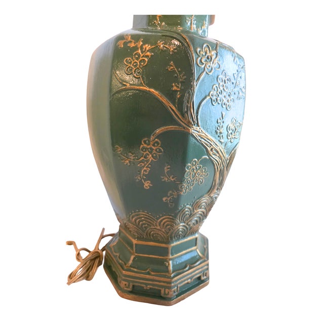 1970s Hollywood Regency Custom Lacquered Emerald Green & Gilt Chinoiserie Table Lamp For Sale - Image 11 of 18