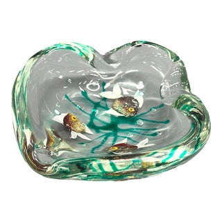 Alfredo Barbini Mid 20th Century Art Glass Bowl with Three Fish For Sale