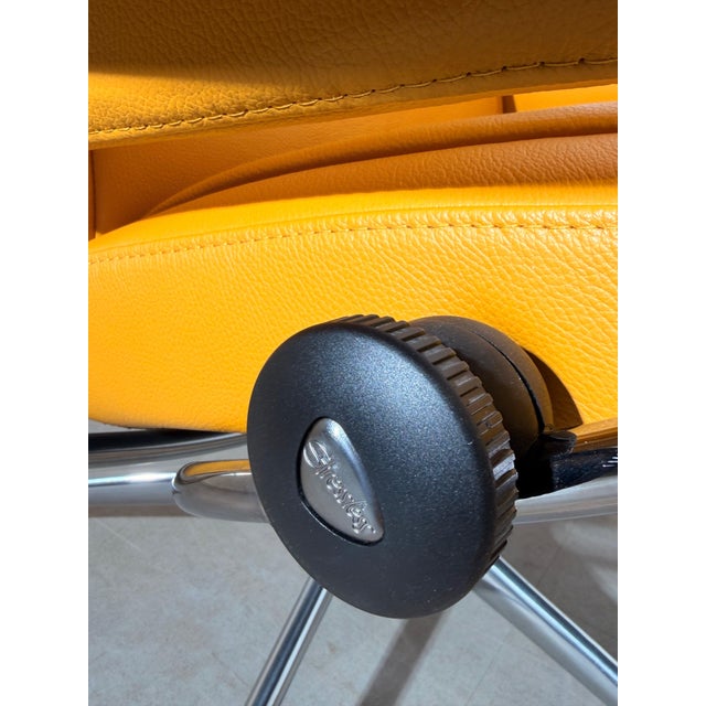 Set of City Recliner with Ottoman in Mustard Yellow Leather from Stressless For Sale - Image 5 of 8