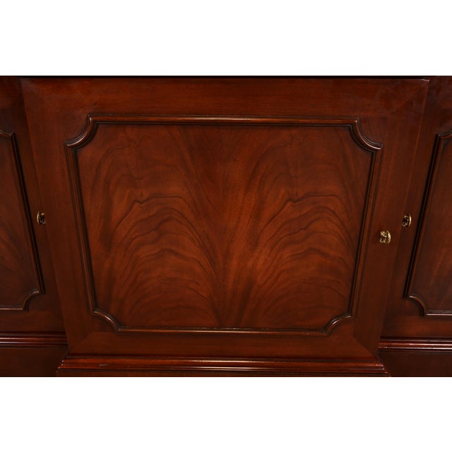 Late 20th Century Baker Furniture Historic Charleston Georgian Flame Mahogany Breakfront Sideboard or Bar Cabinet For Sale - Image 11 of 14