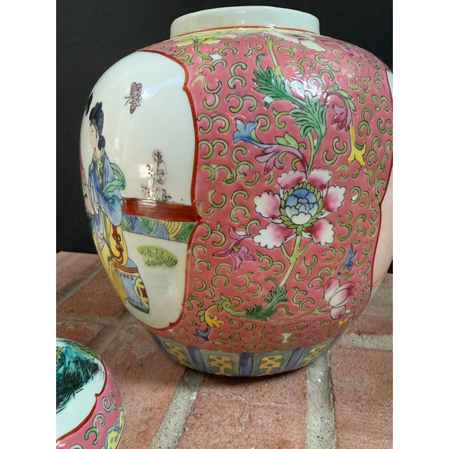 Mid 20th Century Vintage Chinese Famille Rose Porcelain Ginger Jar - 8.75” Tall For Sale - Image 5 of 10