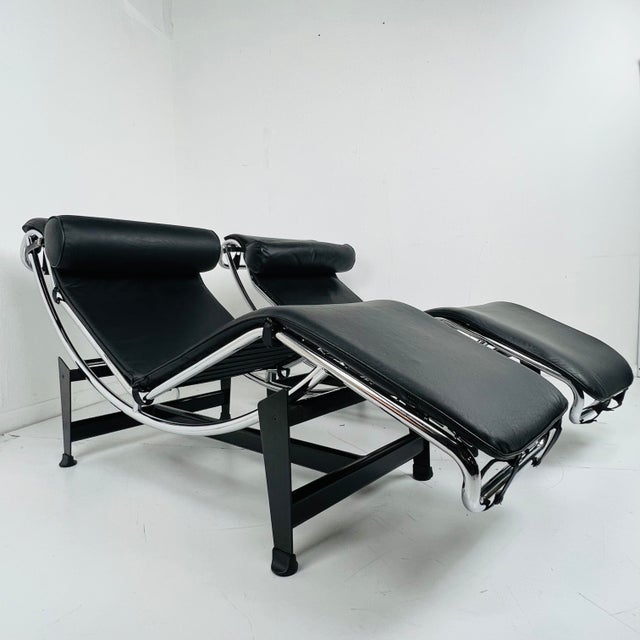 Mid-Century Modern 1970s Black Leather & Chrome Lounge in the Style of Le Corbusier For Sale - Image 3 of 12