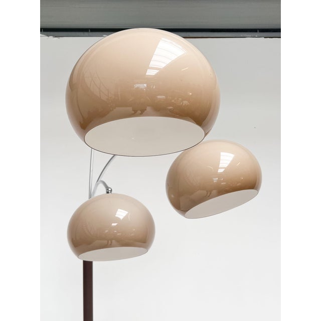 Dijkstra’s Space Age lamps are iconic. However, you don’t often see this version with 3 lampshades! The 3 metal arches can...
