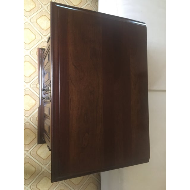 Willett Furniture 1960s Vintage Willett Furniture Traditional Style Solid Cherry Nightstand For Sale - Image 4 of 12