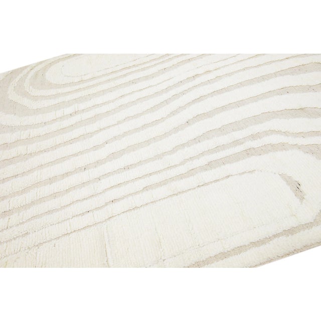 2020s 2020s Contemporary Moroccan Style Wool Rug in Ivory With Abstract Design For Sale - Image 5 of 7
