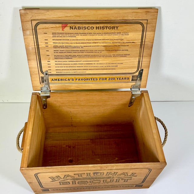 1990s Vintage Boho Chic Americana Rustic Commemorative Biscuit Pine Box Game Board For Sale - Image 14 of 18