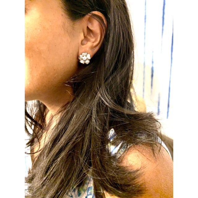 Metal 1.8 Carat Diamond Flower/Cluster Stud Earring 18 Karat White Gold For Sale - Image 7 of 8
