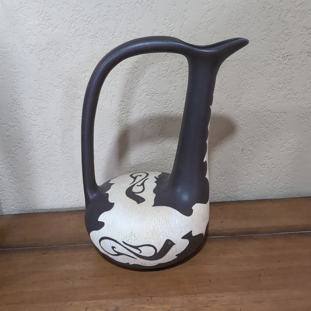 Rustic VTG Studio Art Pottery Pitcher Ewer Gray/Black Cream Sgraffito Signed Sujate 11" For Sale - Image 3 of 10