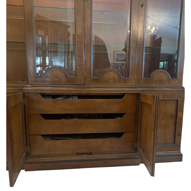 Brown Henredon 18th Century Portfolio Georgian Lighted China Cabinet For Sale - Image 8 of 10