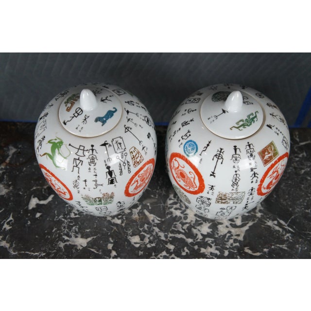 Mid 20th Century Vintage Chinese Famille Rose Figural Porcelain Ginger Jars Vase Lidded Urn - Set of 2 For Sale - Image 4 of 11