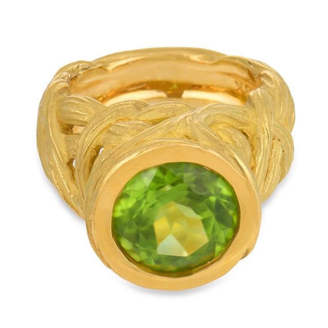 Contemporary Angela Cummings Vintage 3.50 Carat Peridot 18k Yellow Gold Ring, Size 5.5 For Sale - Image 3 of 7