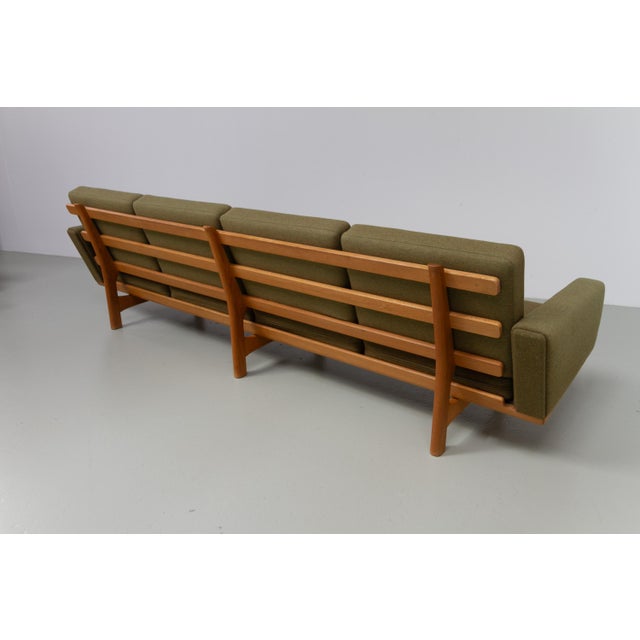 Danish Modern Oak Sofa GE-236/4 by Hans J. Wegner for Getama, 1960s. For Sale - Image 6 of 18