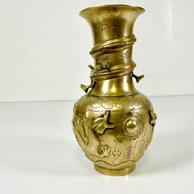 Antique Quin Dynasty Boho Chic Chinoiserie Bronze Three Lizards Vase. For Sale - Image 6 of 14