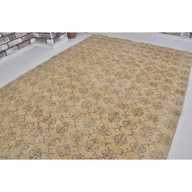 1950s Small Neutral Anatolian Rug, Organic Modern Home Decor Rug For Sale In Phoenix - Image 6 of 10