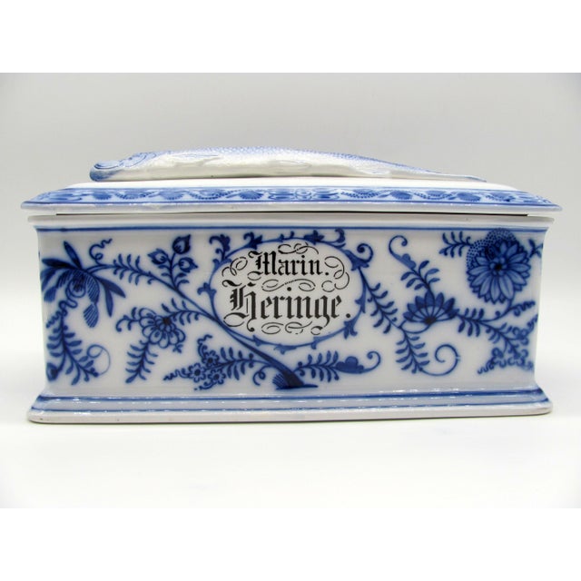Chinoiserie Antique German Blue Onion Chinoiserie Zwiebelmuster Herring Fish Box For Sale - Image 3 of 12