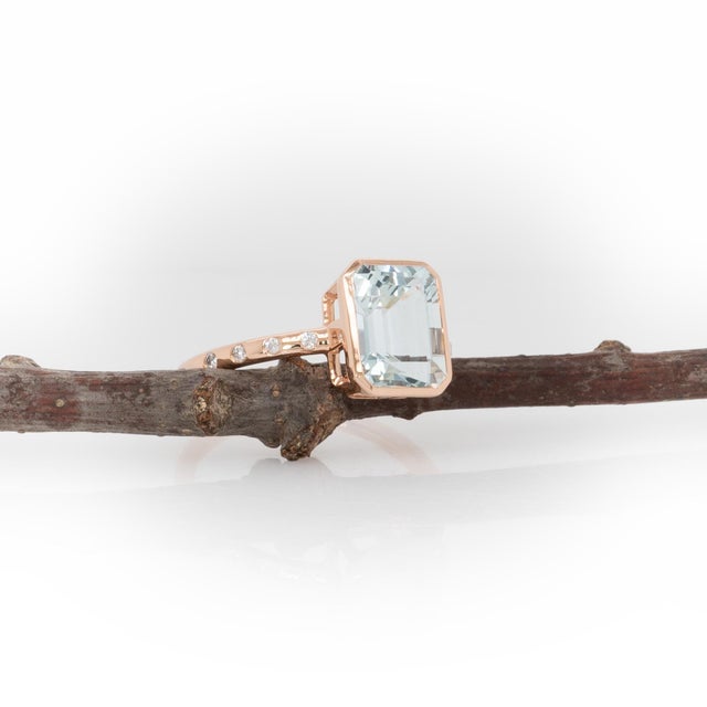 2020s 2.2cts Aquamarine Ring With Natural Diamonds Accents: Solid 14k Gold, 9x7mm For Sale - Image 5 of 8